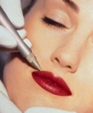 Lippen mit Permanen Make up Permanent Make up Lippen bei einer Frau